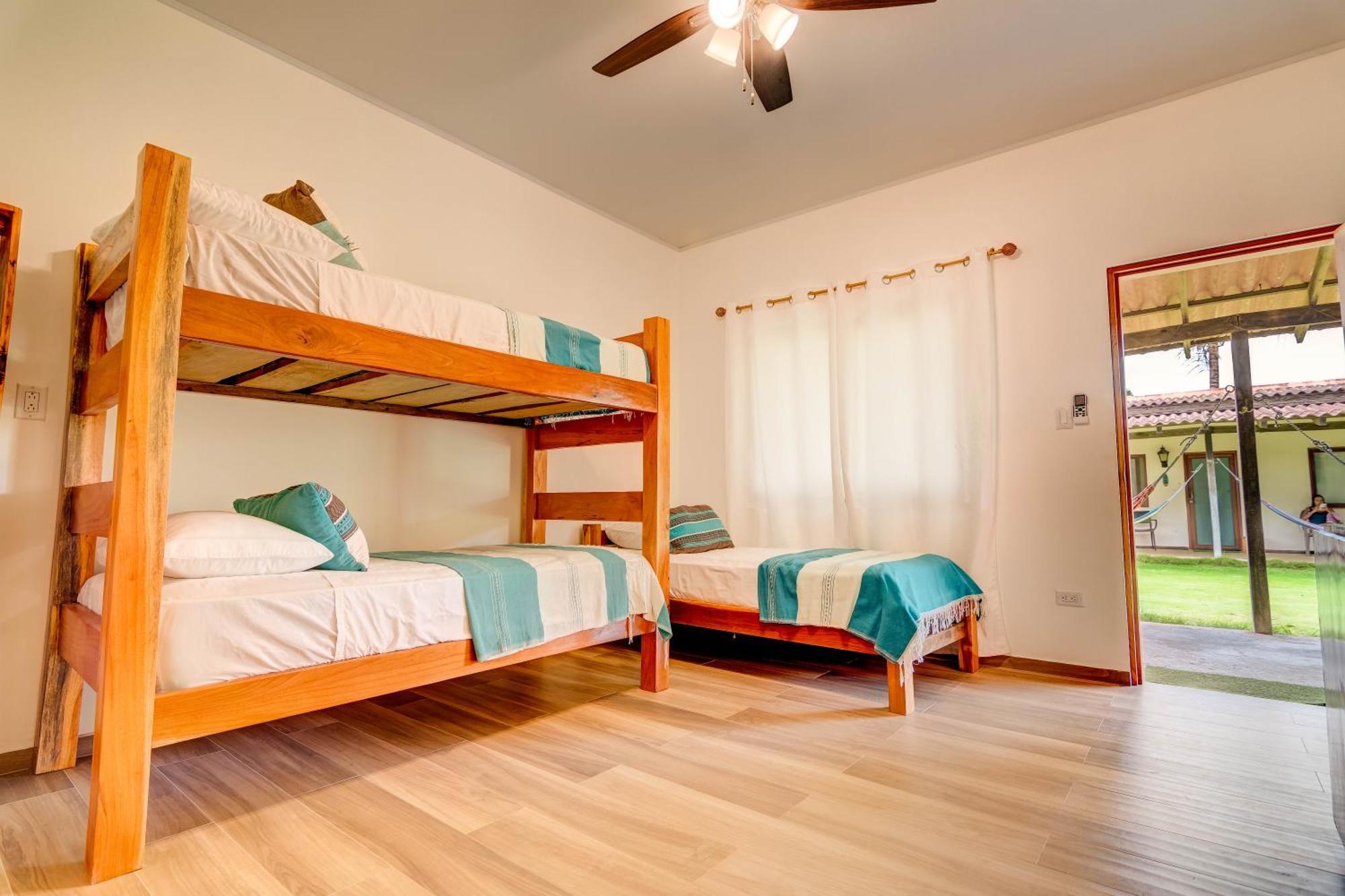 Beach Break Hotel & Surf Camp De Плайя-Венао Екстер'єр фото